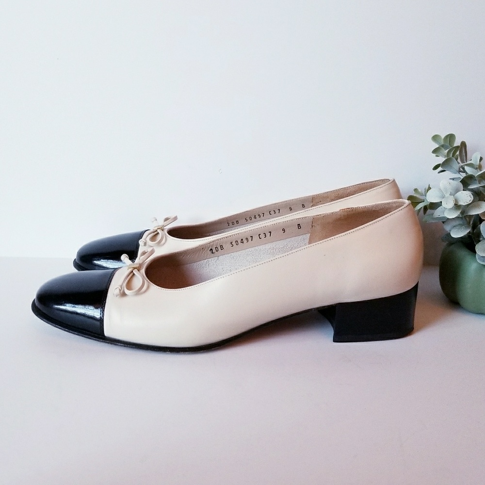 Salvatore Ferragamo Cream and Black Heels - Picture 5 of 8